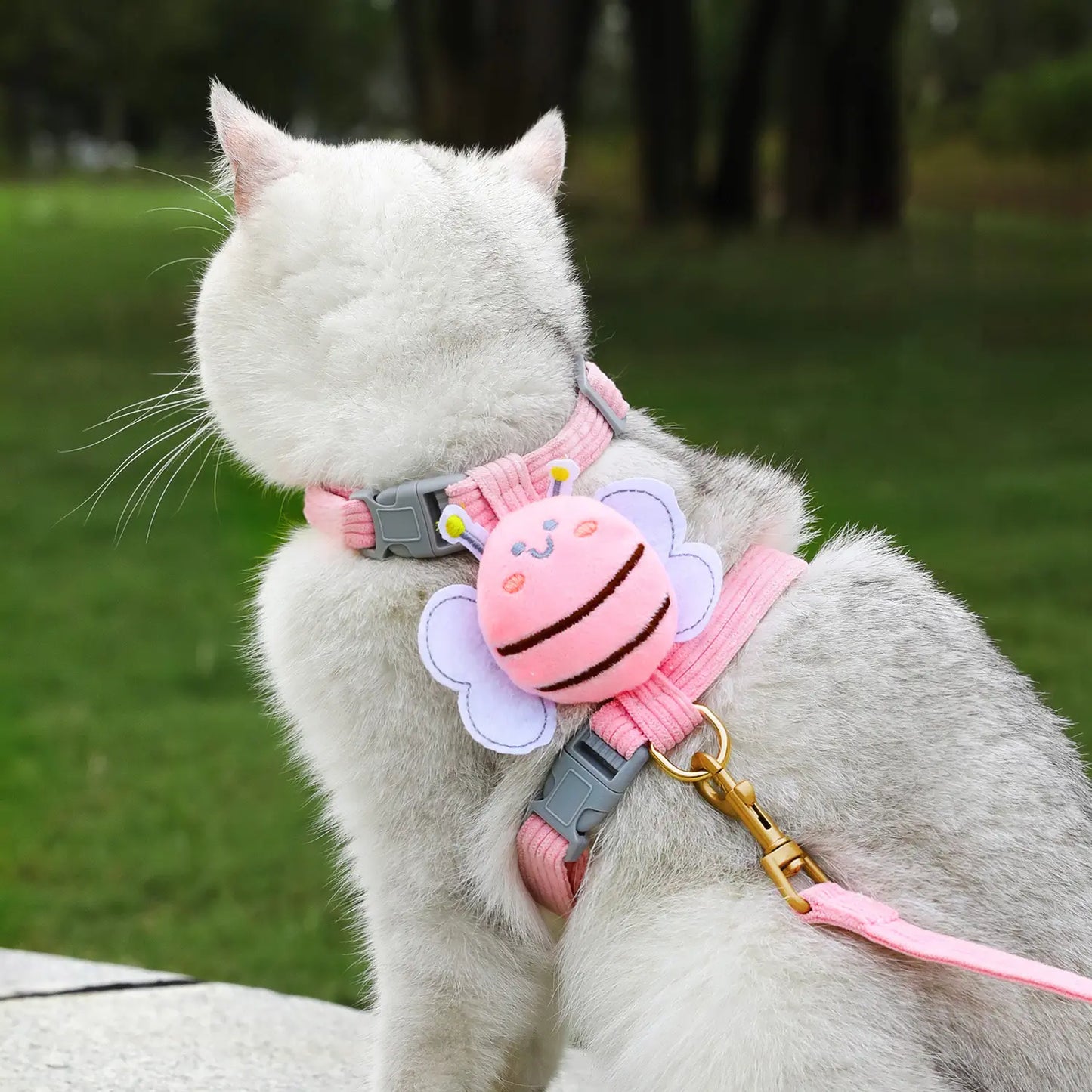 Ihubei Adjustable Cat Harness and Leash Set - Escape-Proof Design for Stress-Free Walks, Lightweight & Durable for Small to Medium Cats
